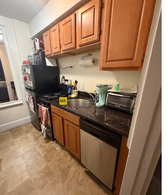 Building Photo - 585 Beacon St