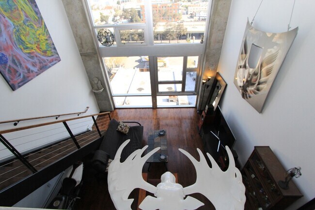 Building Photo - Chic Furnished Living at The Sierra at Jac...