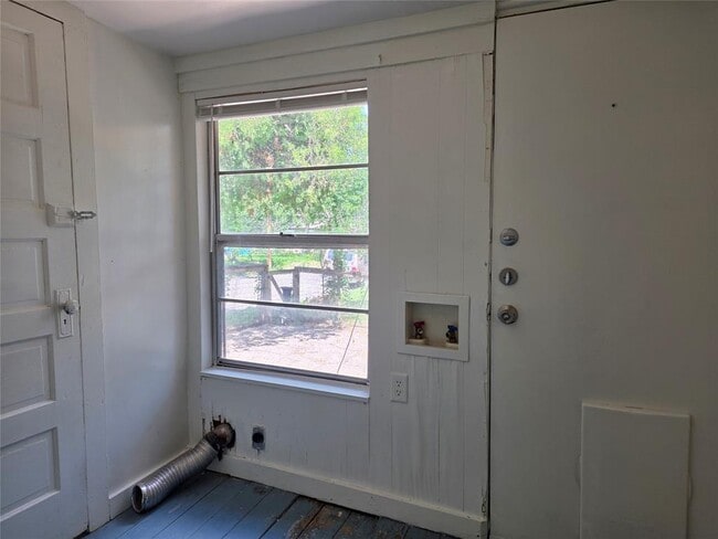 Building Photo - 4613 Avenue G