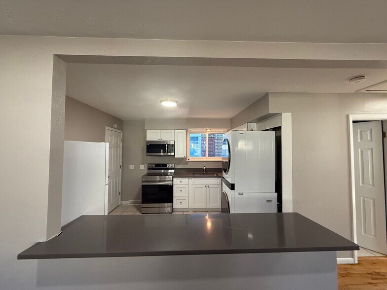 Building Photo - 1184 Clinton St