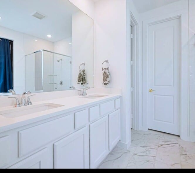 Building Photo - 12331 Palmetto Dr