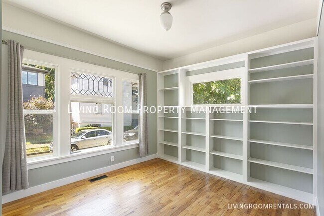 Building Photo - 1525 SE Pershing St
