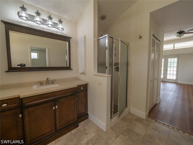 Building Photo - 11394 Waterford Village Dr