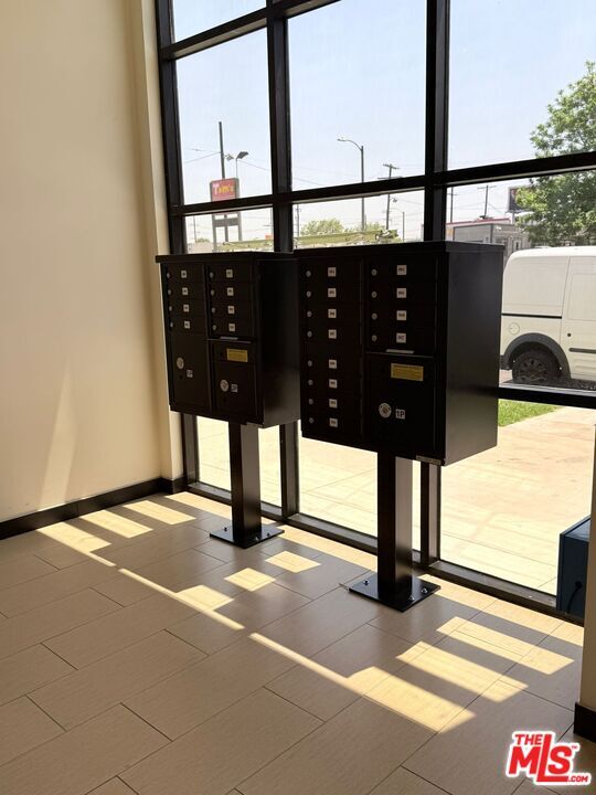 Building Photo - 1039 E 28th St