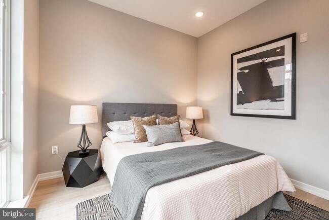 Building Photo - 713 S Mildred St