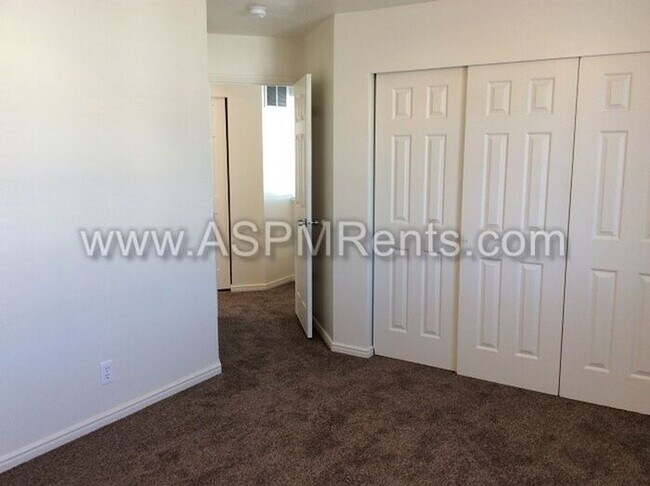 Building Photo - W Jordan Nice 3 Bed 2 Bath Townhome with pool
