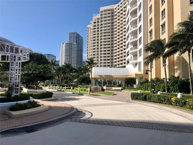 Building Photo - 848 Brickell Key Dr