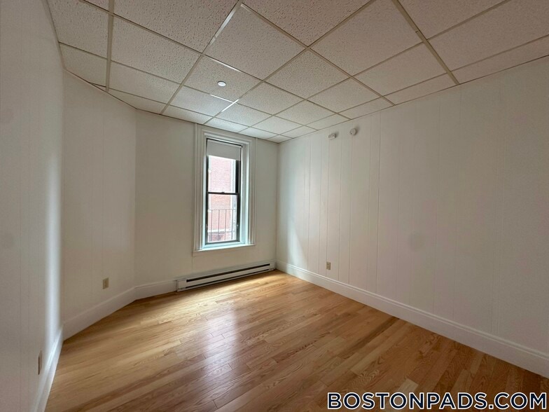 Building Photo - 272 Newbury St