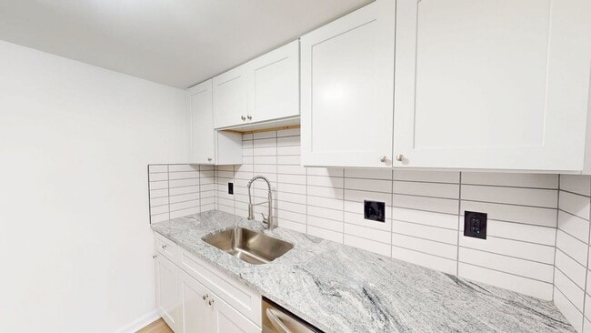 Building Photo - 159 Corbins Mill Dr