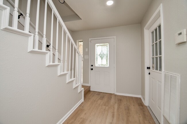 Building Photo - 9903 Bromel Station St