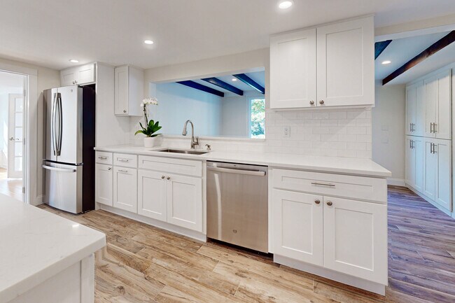 Building Photo - 88 5 Mile River Rd