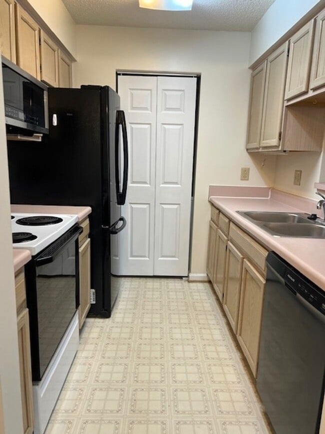 Building Photo - 5 Salt Marsh Quay