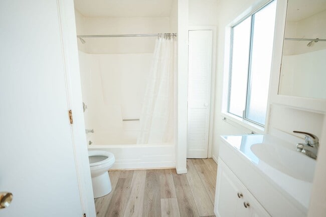 Building Photo - 1983 Sutter Rd