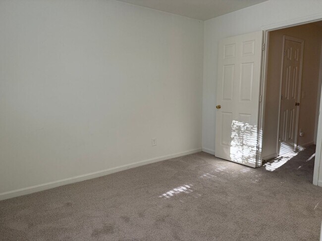Building Photo - Amazing Location Near Downtown and NC Stat...