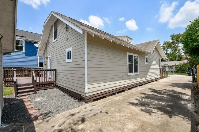 Building Photo - 1307 Walton St
