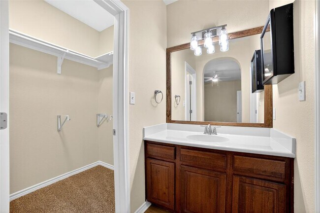 Building Photo - 1090 Sussex Way