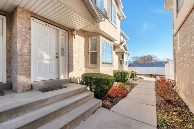 Building Photo - Peaceful Provo Townhome