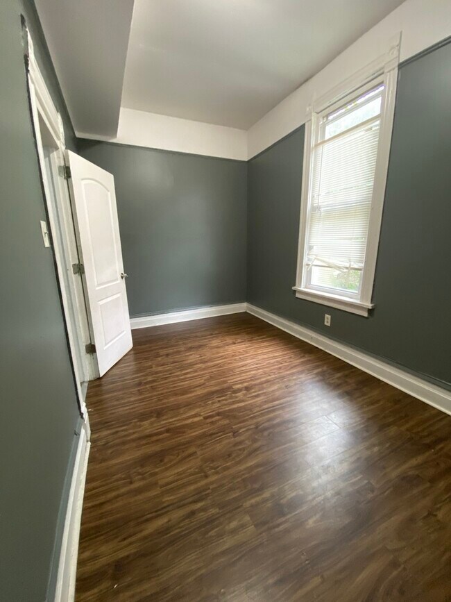 Building Photo - 6618 S Marquette Rd