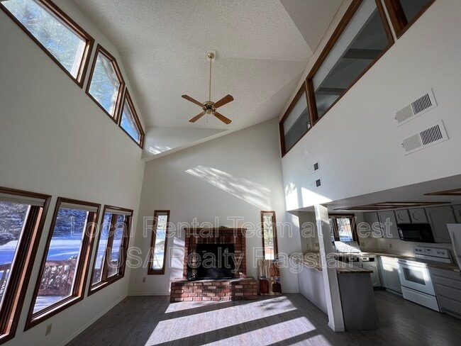 Building Photo - 6311 E Willow Loop