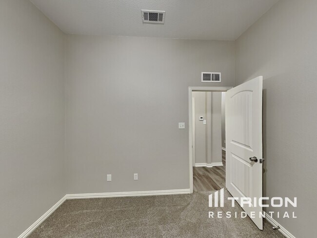 Building Photo - 205 Old Spanish Trail
