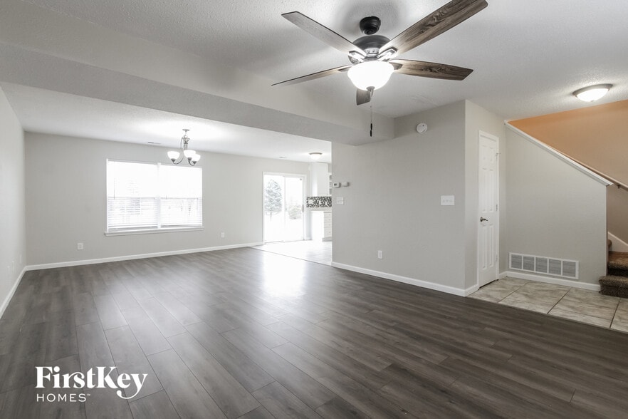 Building Photo - 5323 Alameda Rd