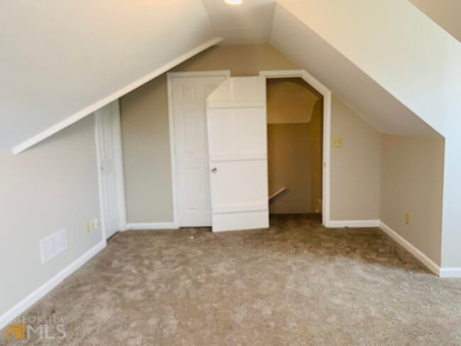 Building Photo - 61 Garden Hills Dr