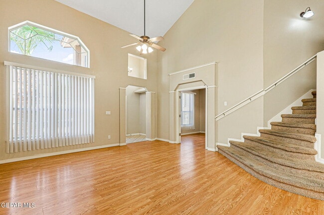 Building Photo - 951 Via Descanso Dr