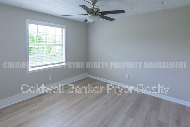 Building Photo - 136 Hickey Cir
