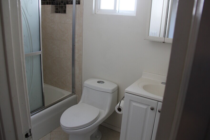 Bathroom - 2010 Pacific Ave