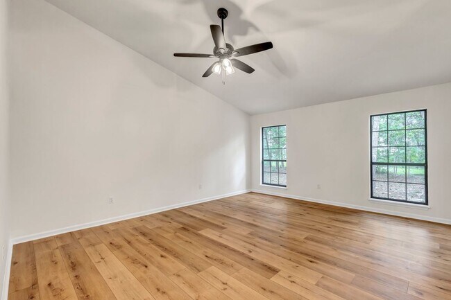 Building Photo - Beautifully Renovated 3 bed/2.5 bath in Ri...