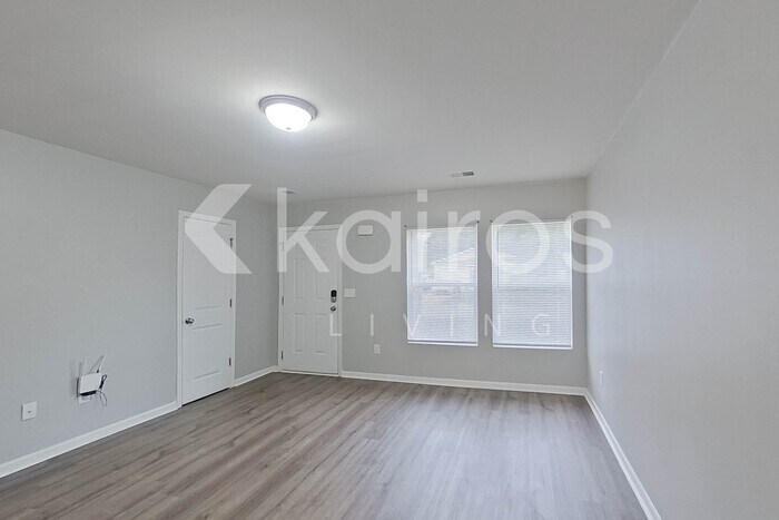 Building Photo - 305 Cedar Ridge