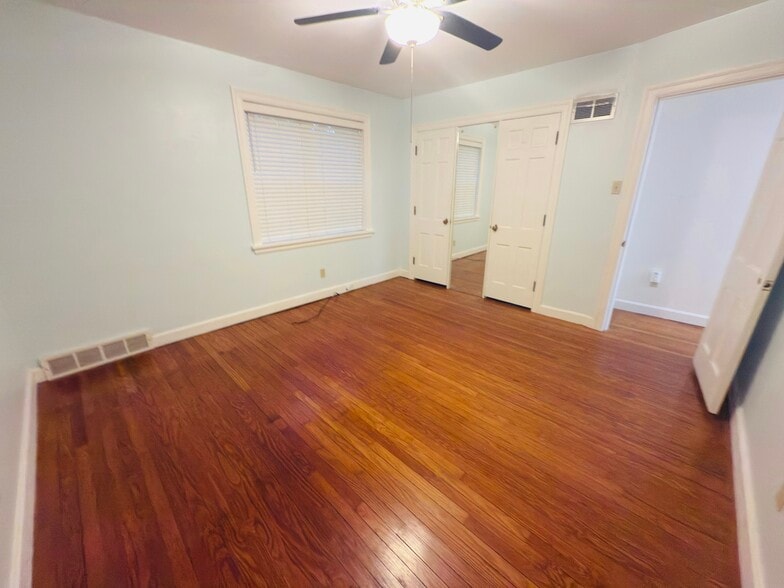 Building Photo - 630 N Florissant Rd