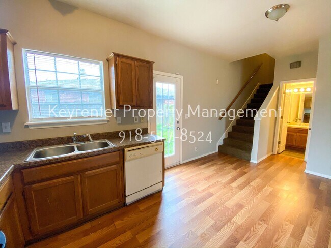 Building Photo - 3 Bed | 1.5 Bath in Central Tulsa!