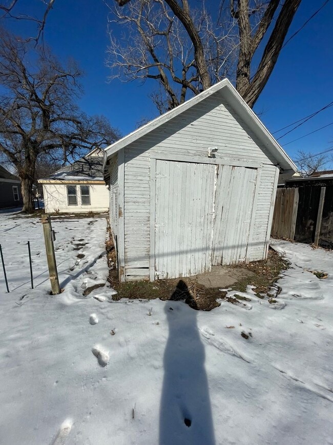 Building Photo - Affordable 3 Bedroom 1 Bath in Hutchinson