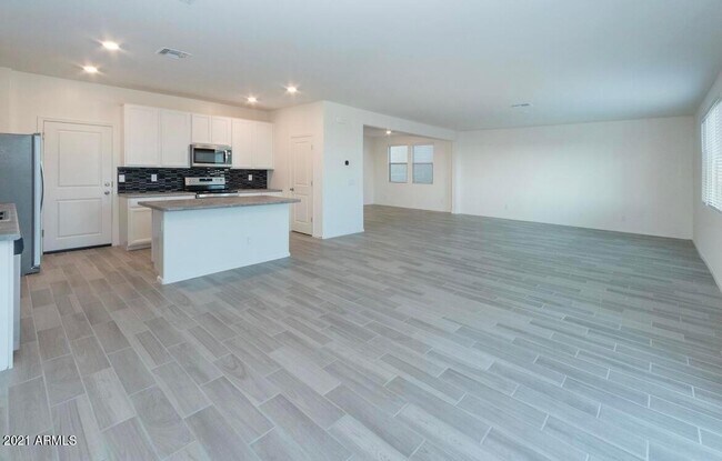 Building Photo - 7259 N 125th Dr