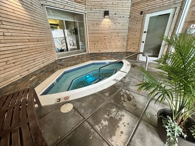 Building Photo - 2124 Old Pond Ln