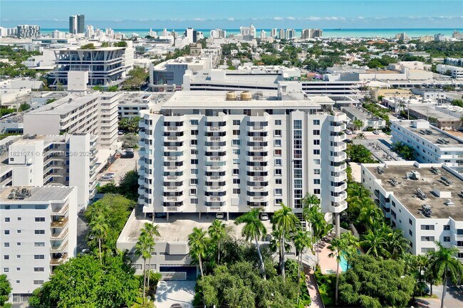 Building Photo - 1621 Bay Rd