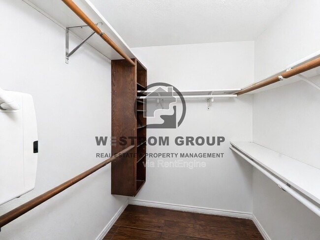 Building Photo - 8732 Polo Dr