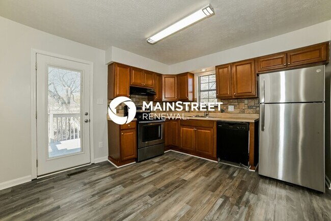 Building Photo - 3 Bedroom Pet-Friendly Home in KNOXVILLE, TN with Main Street Renewal