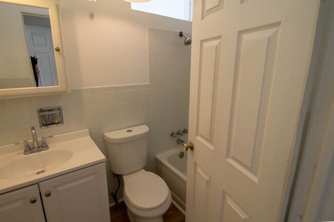 Building Photo - 3 bedroom 2 bathroom Ranch