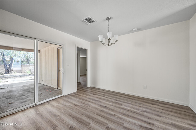 Building Photo - 3001 W Muriel Dr
