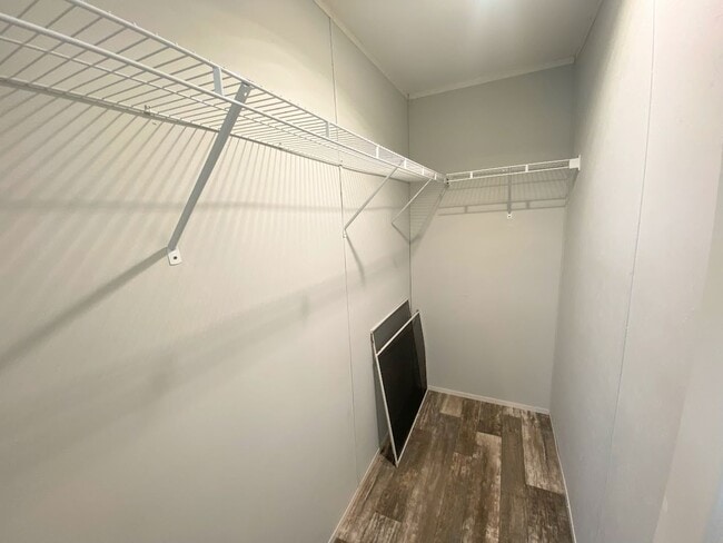Building Photo - Spacious 3 Bedroom Mobile Home for Rent in...