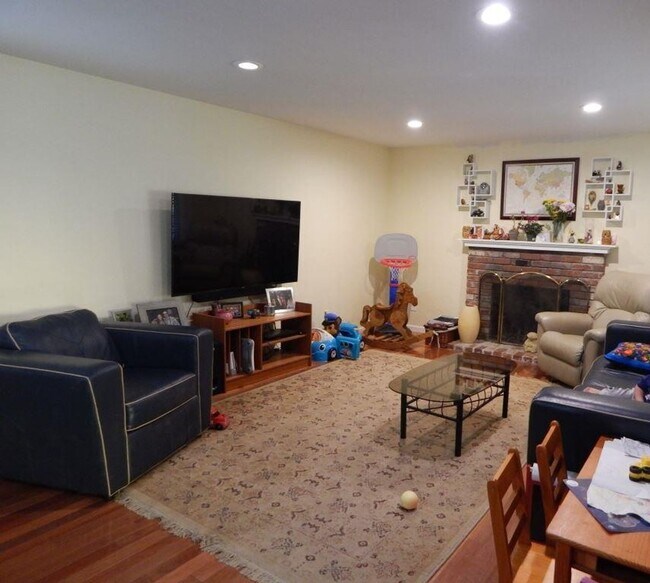 Building Photo - Beautifully remodeled East Davis home available August 5!