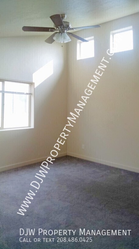 Building Photo - 3004 N LeBlanc Way