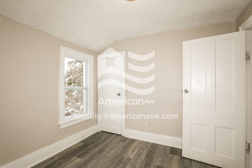 Building Photo - 2205 S William St