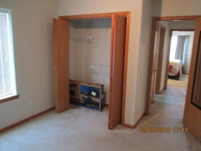 Building Photo - AVAILABLE NOW!!!  2 Bedroom Condo in amazi...
