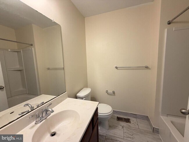 Building Photo - 122 Ridgemont Dr