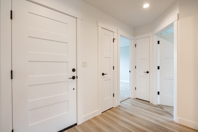 Building Photo - 1517 Hovel Rd