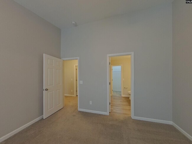 Building Photo - 175 Chesterbrook Ln