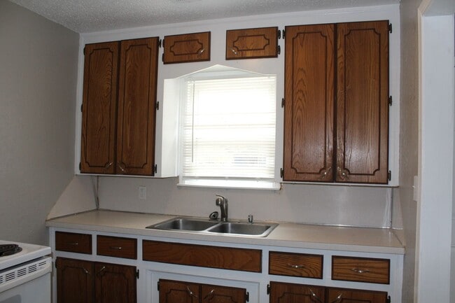 Building Photo - Cute and Affordable 2 beds!